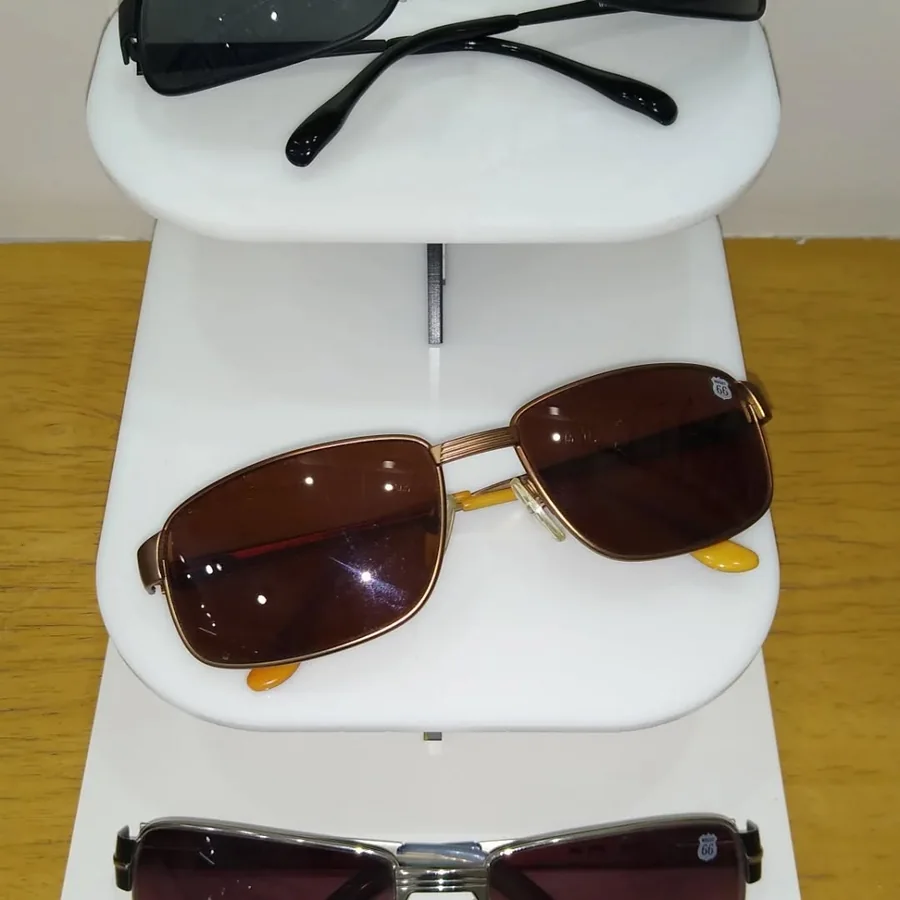 Selección de lentes de sol y recetados.